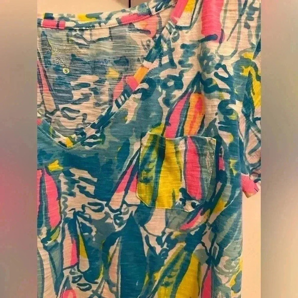 Lilly Pulitzer Meredith Tee Beach and Bae sailboat print - Picture 7 of 8